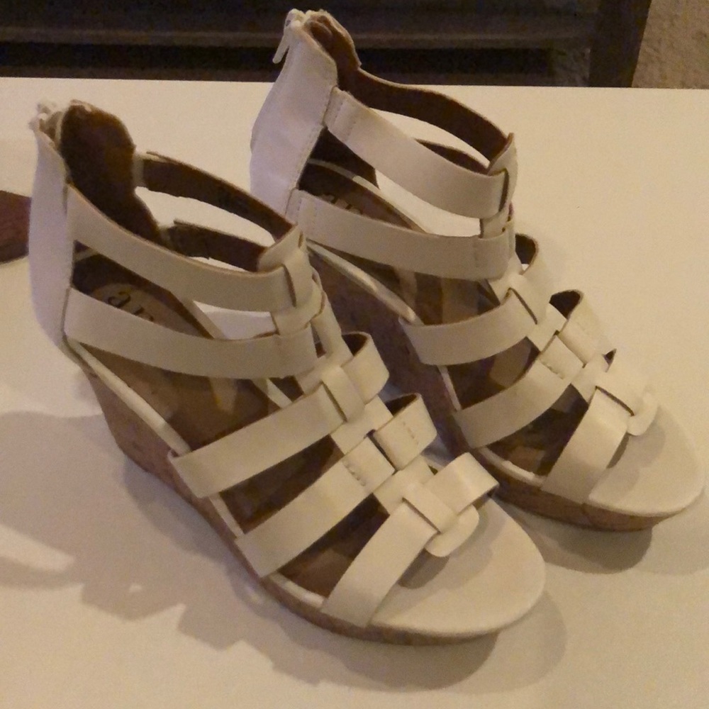 White a.n.a wedge